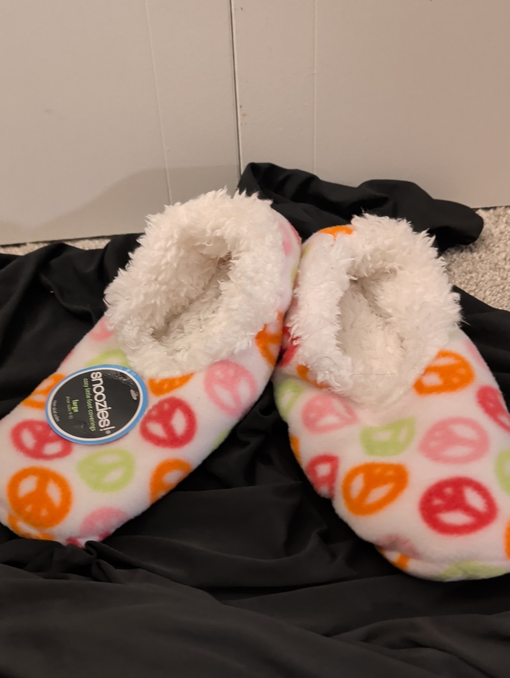 Snoozies Plush Peace Sign Slipper Socks - White with Multicolor Peace Signs
